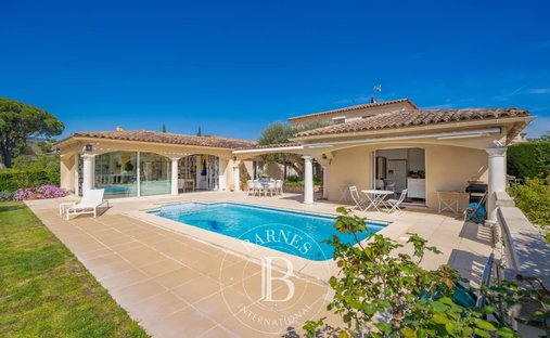 Villa in Saint-Raphaël, Provence-Alpes-Côte d'Azur, France 1